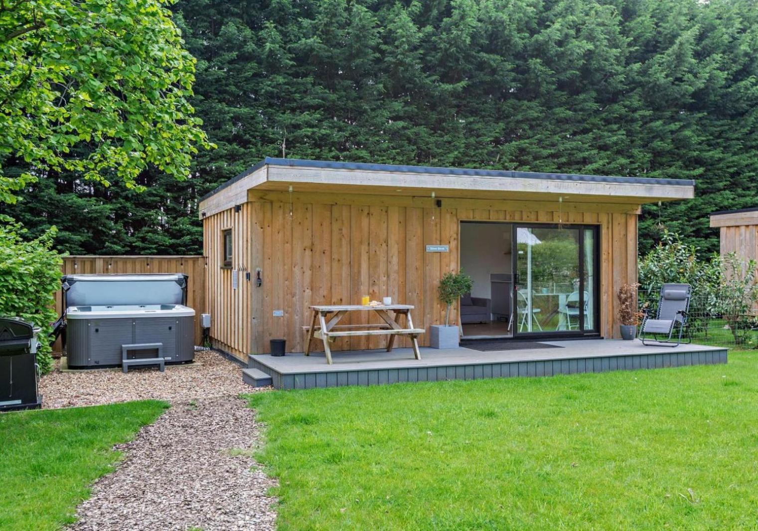 City To Country Retreat Luxury Lodges With Hot Tub, Bbq, Fire Pit Toppesfield Exterior photo